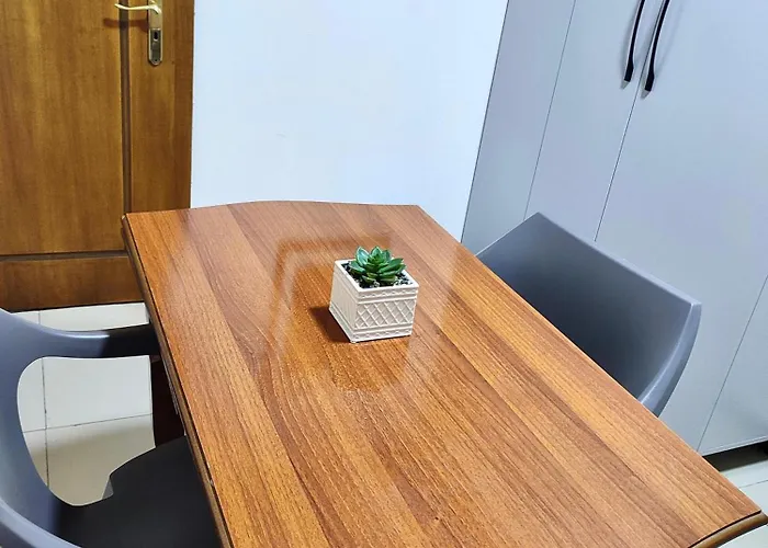 Center * 地拉那
